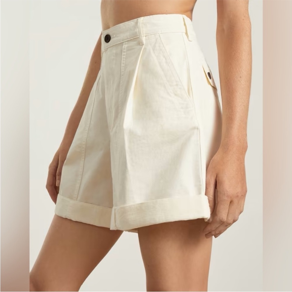 Everlane The Tourist Shorts in Canvas Bone color - Picture 3 of 10